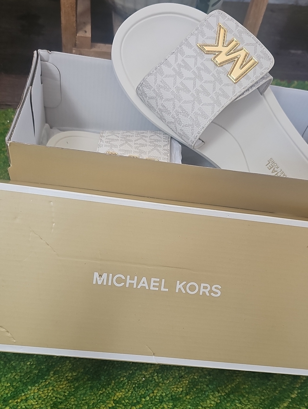 A MICHAEL KORS Slides sz 7M Wow Gold New With Box Vanilla 40S2MKFA2D Pristine